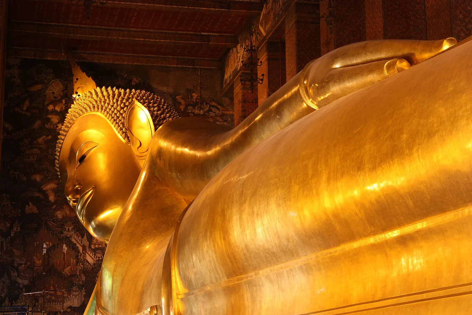 The head of the golden reclining Buddha at Wat Pho