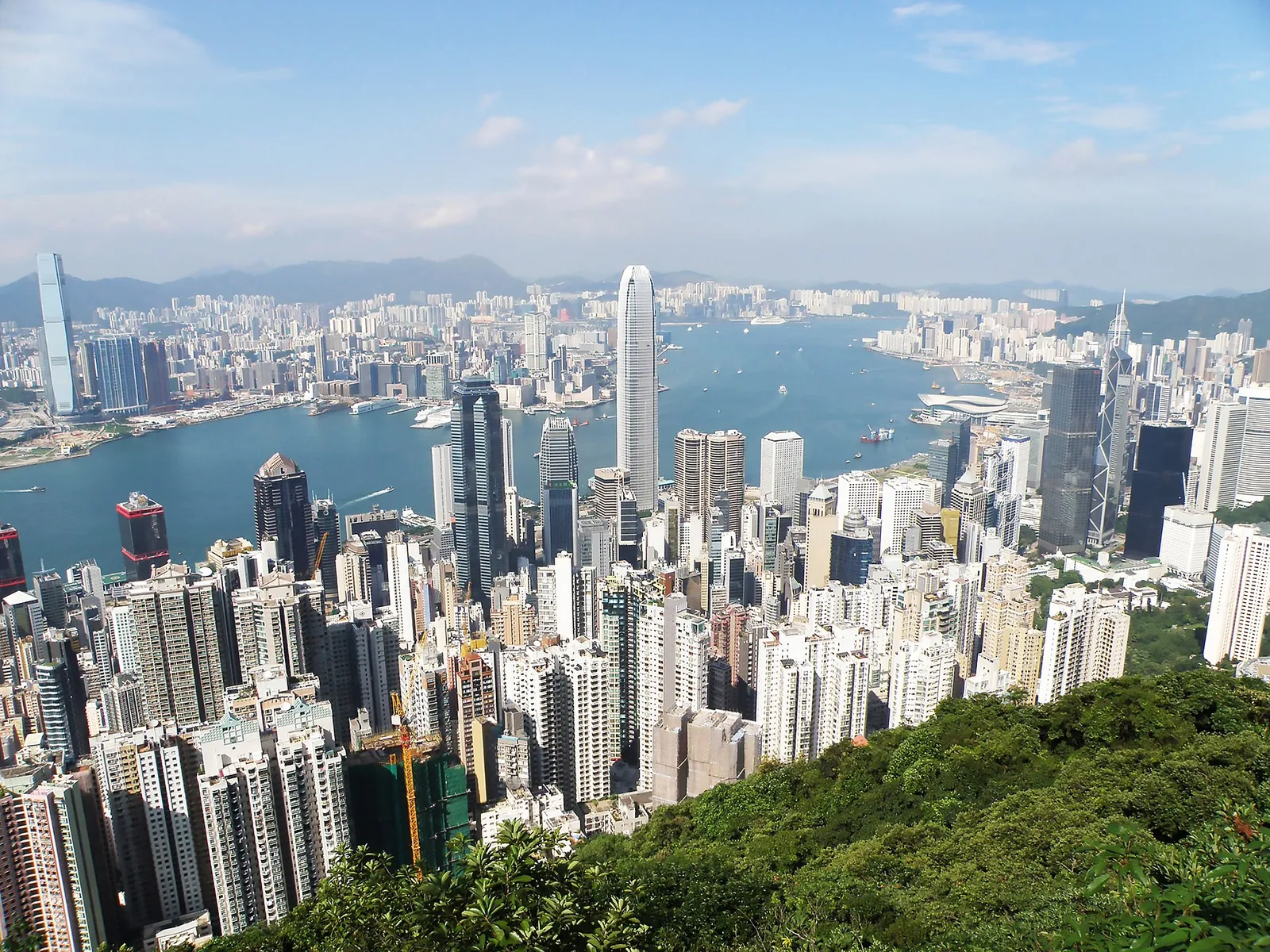 Hongkongské věže a přístav Victoria viděné z Peaku