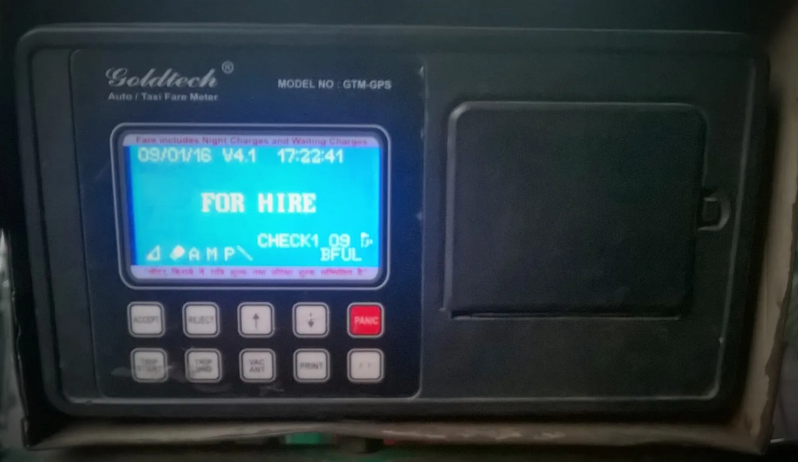 Et digitalt taxameter i en autorickshaw i Delhi, der viser For Hire