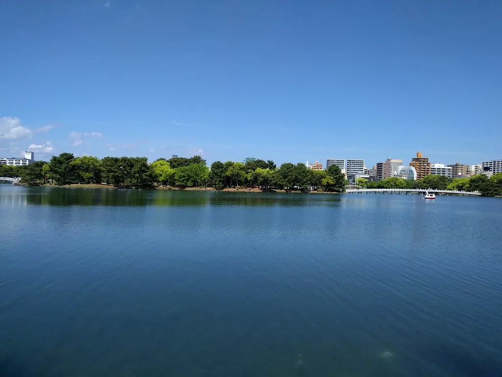 Der See am Ohori Park in Fukuoka.