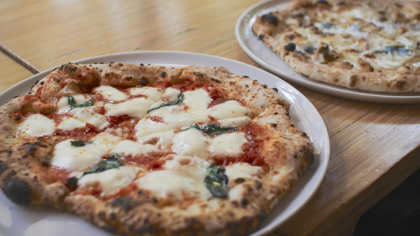 Pizza fotograferet på Furano Cheese Factory.