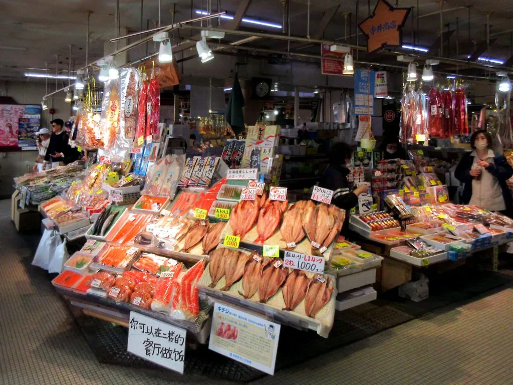 Viskramen op de ochtendmarkt van Hakodate.