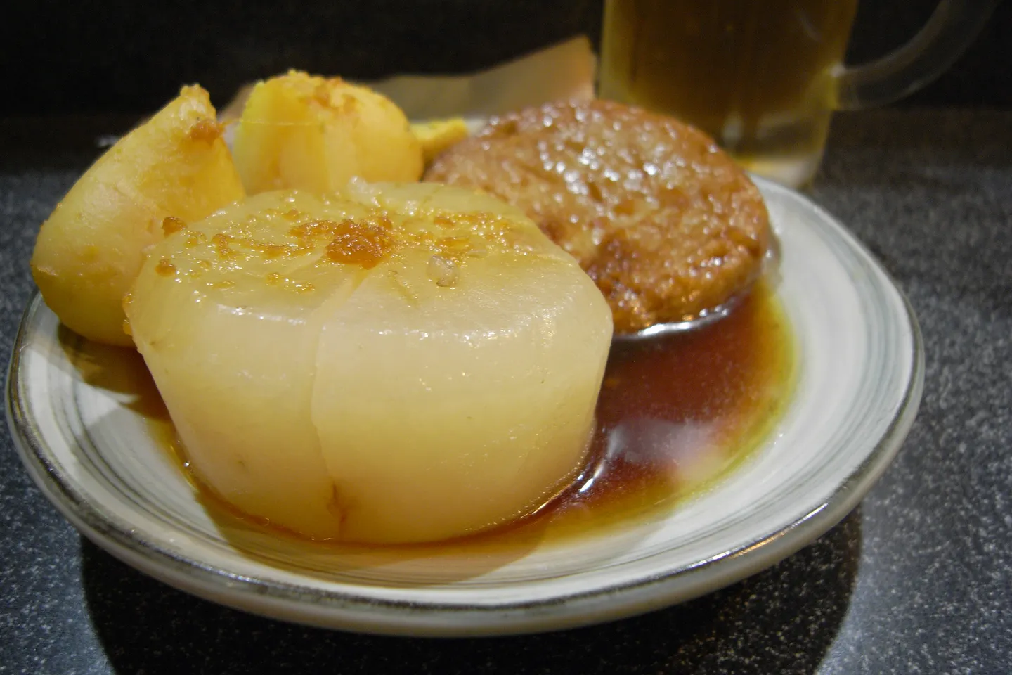 Himeji oden s daikonem a dalšími ingrediencemi.
