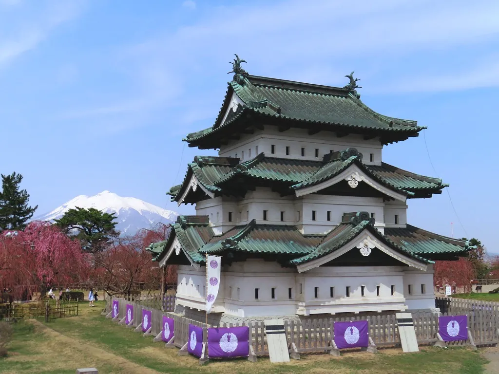 Hirosaki Castle's halten in einem Archivfoto vor Restaurierungsarbeiten aufgenommen.