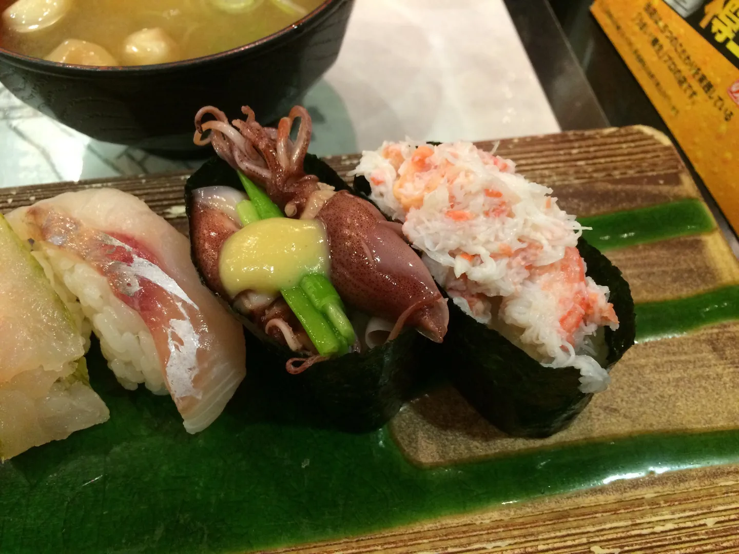 Un surtido de sushi fotografiado en Kanazawa.