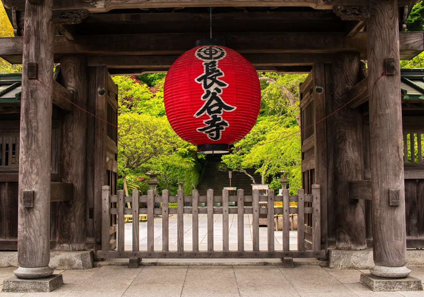 The lantern at the entrance gate of Hasedera in Kamakura.