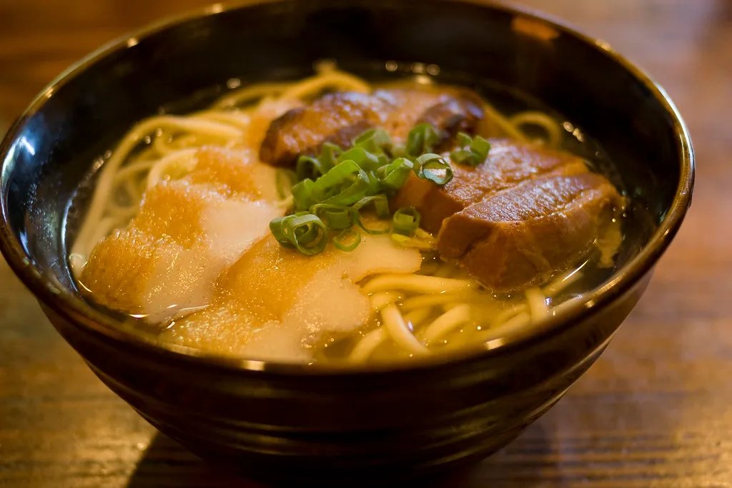 Miyako soba: wheat noodles in broth with pork and spring onion.