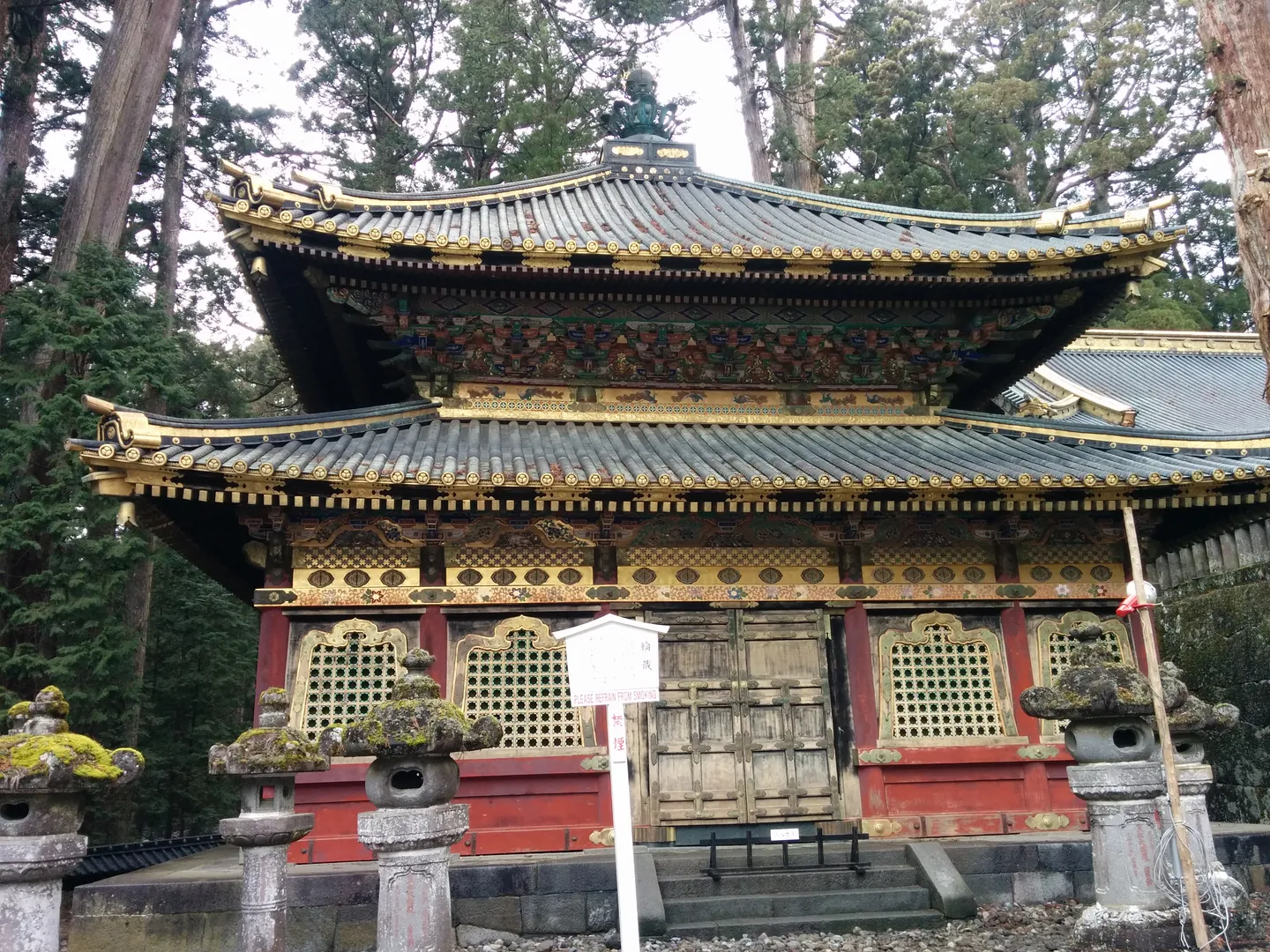 Architecture décorée au sanctuaire Toshogu à Nikko.