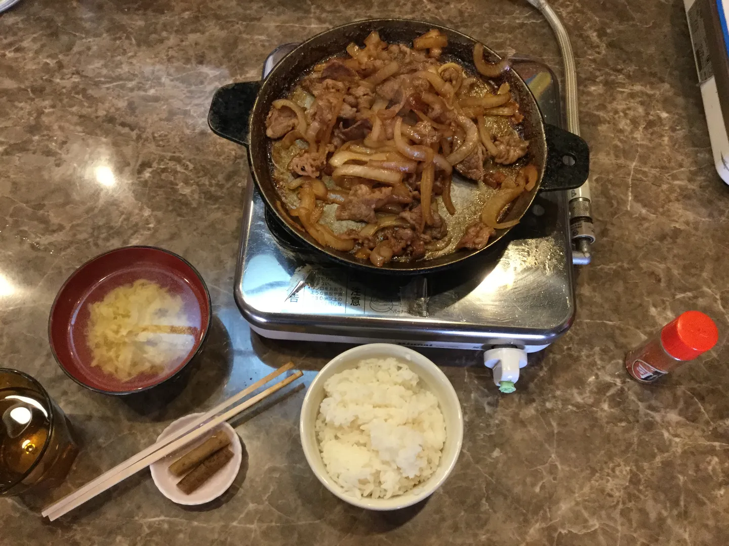 Towada Barayaki, gegrilltes Fleisch mit Zwiebeln aus dem nahen Towada.