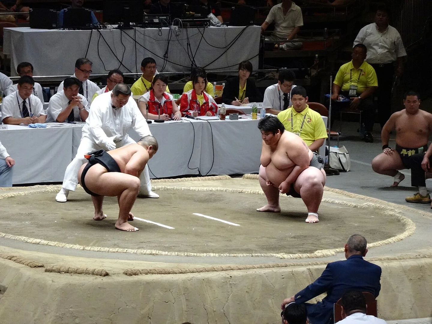Un turneu de sumo pentru amatori la Sala Națională de Sumo din Tokyo în 2014