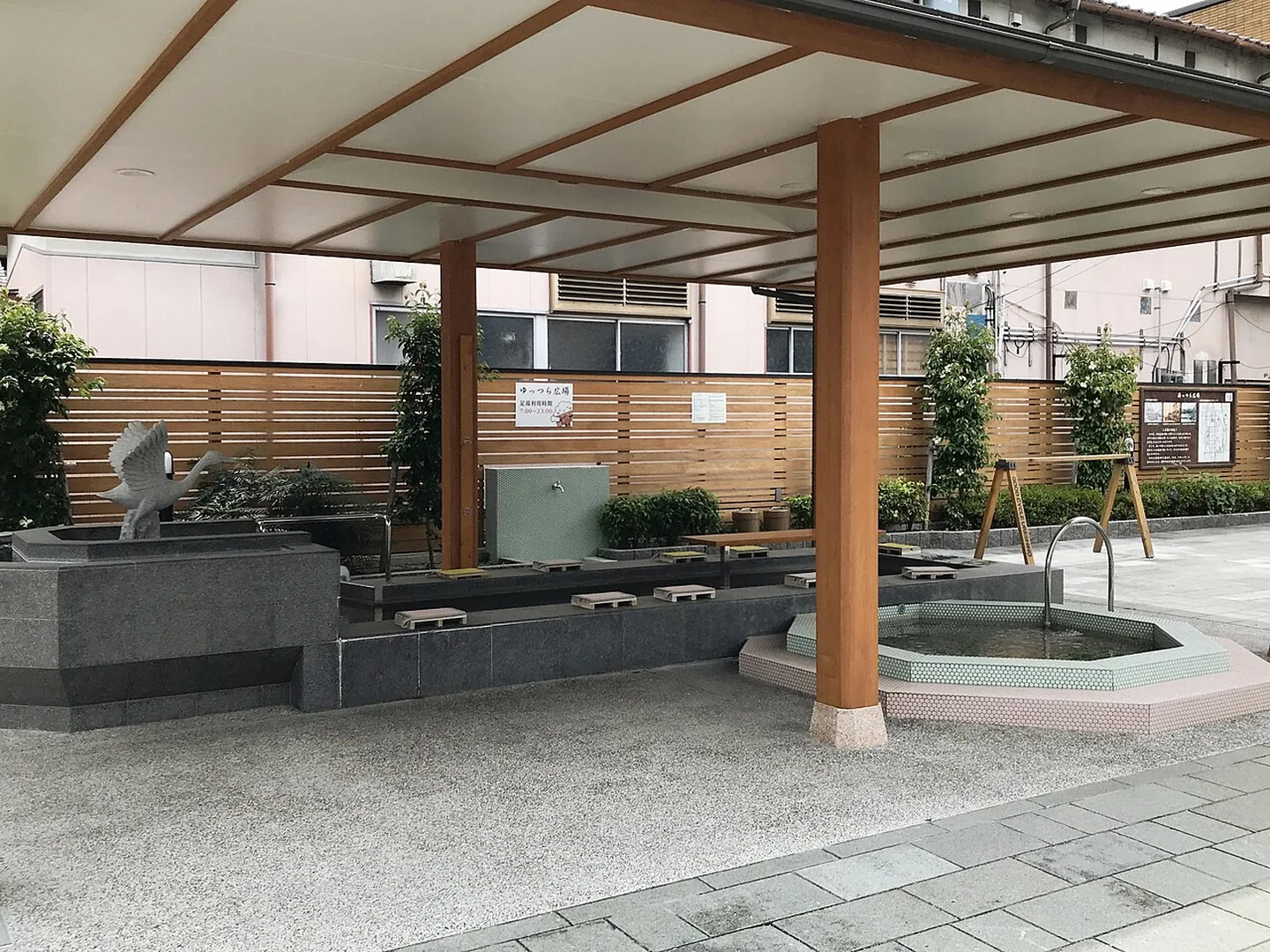 El baño de pies en la plaza Yuttsura en Ureshino Onsen