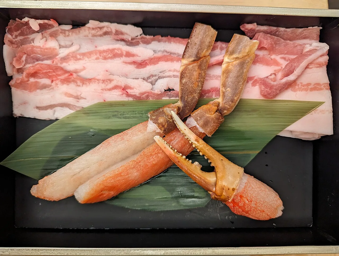 Krabbe og kjøtt til et shabu-shabu-måltid på Shibuya Fukuras
