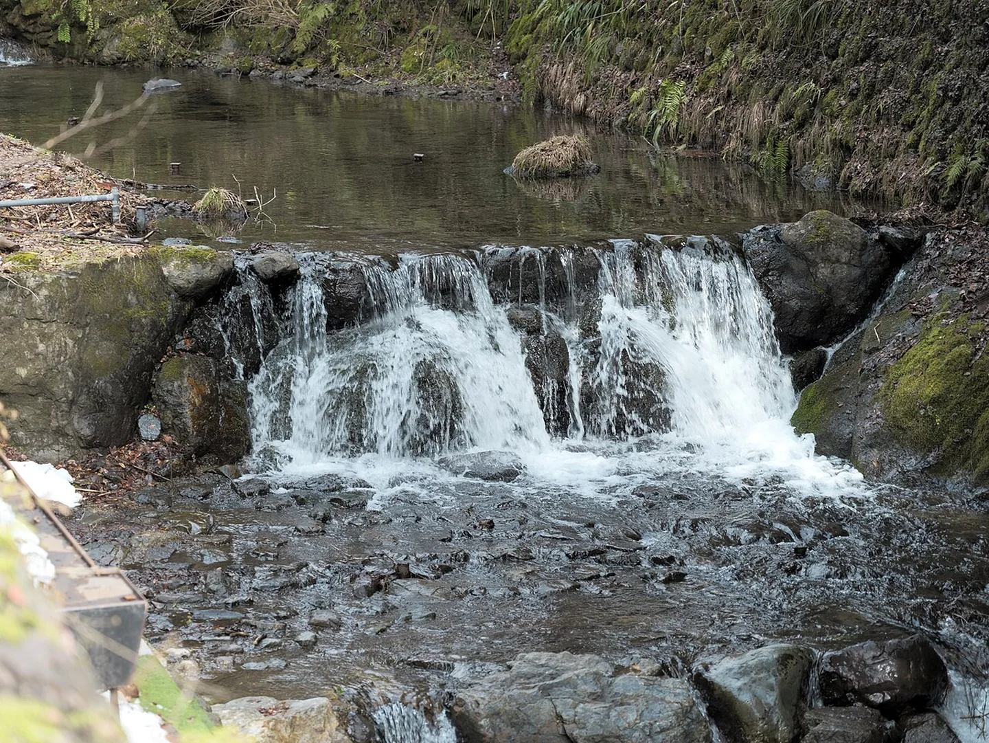 En liten foss i Kibune-elven