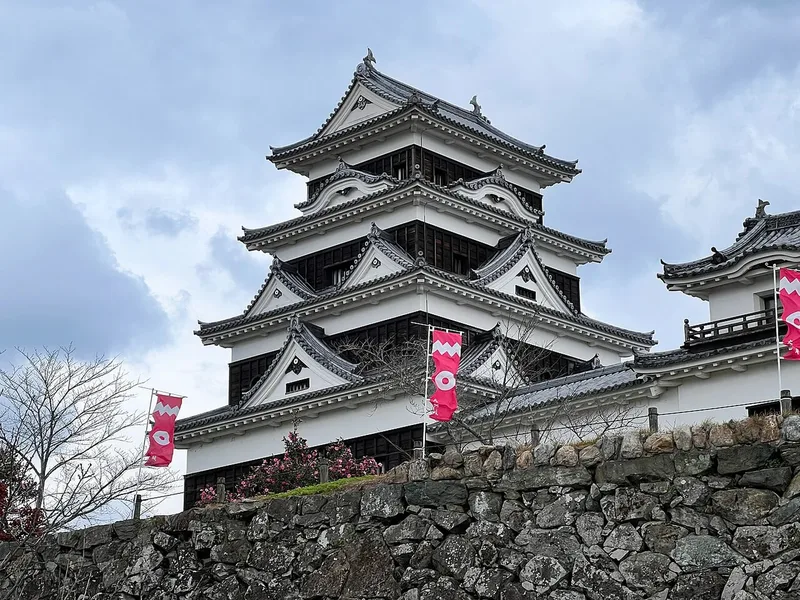 Ozu Castle and its stone walls