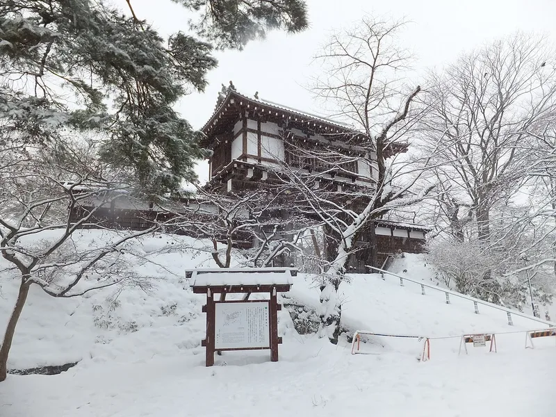 The Honmaru Omote-mon gate of Kubota Castle in winter