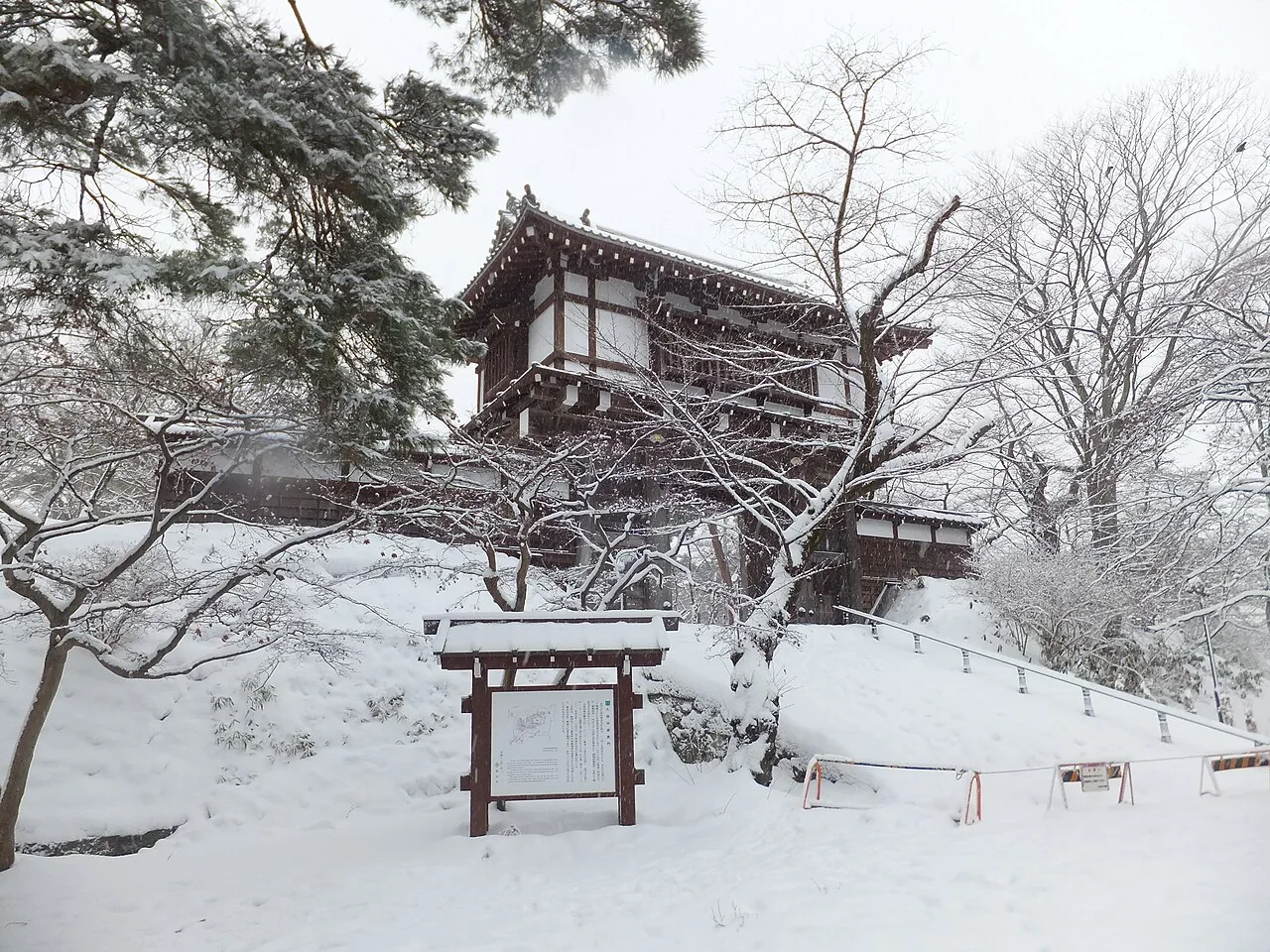 The Honmaru Omote-mon gate of Kubota Castle in winter