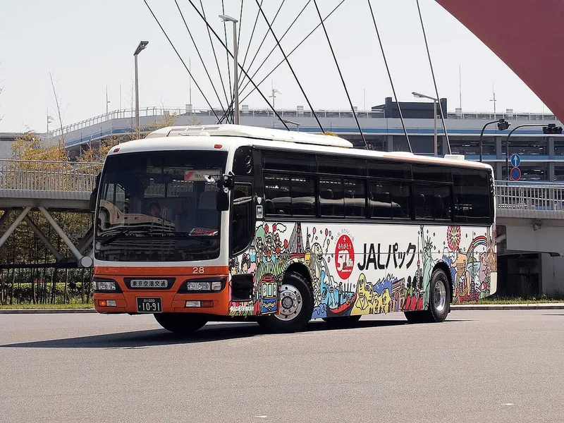 A Tokyo Go Go Sightseeing Bus used for JALPAK’s anniversary tour