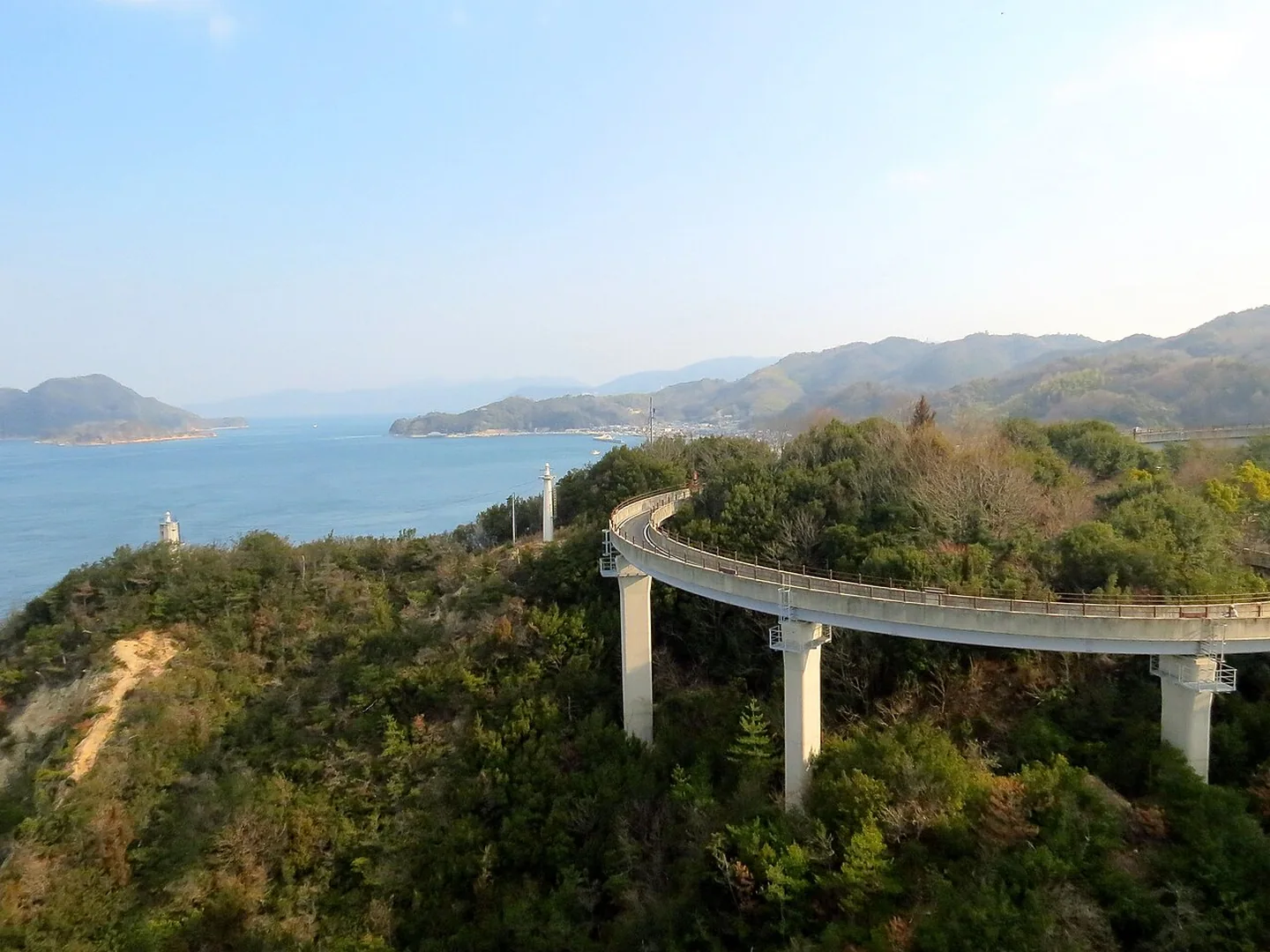 De fietshelling bij de Kurushima Kaikyo-brug