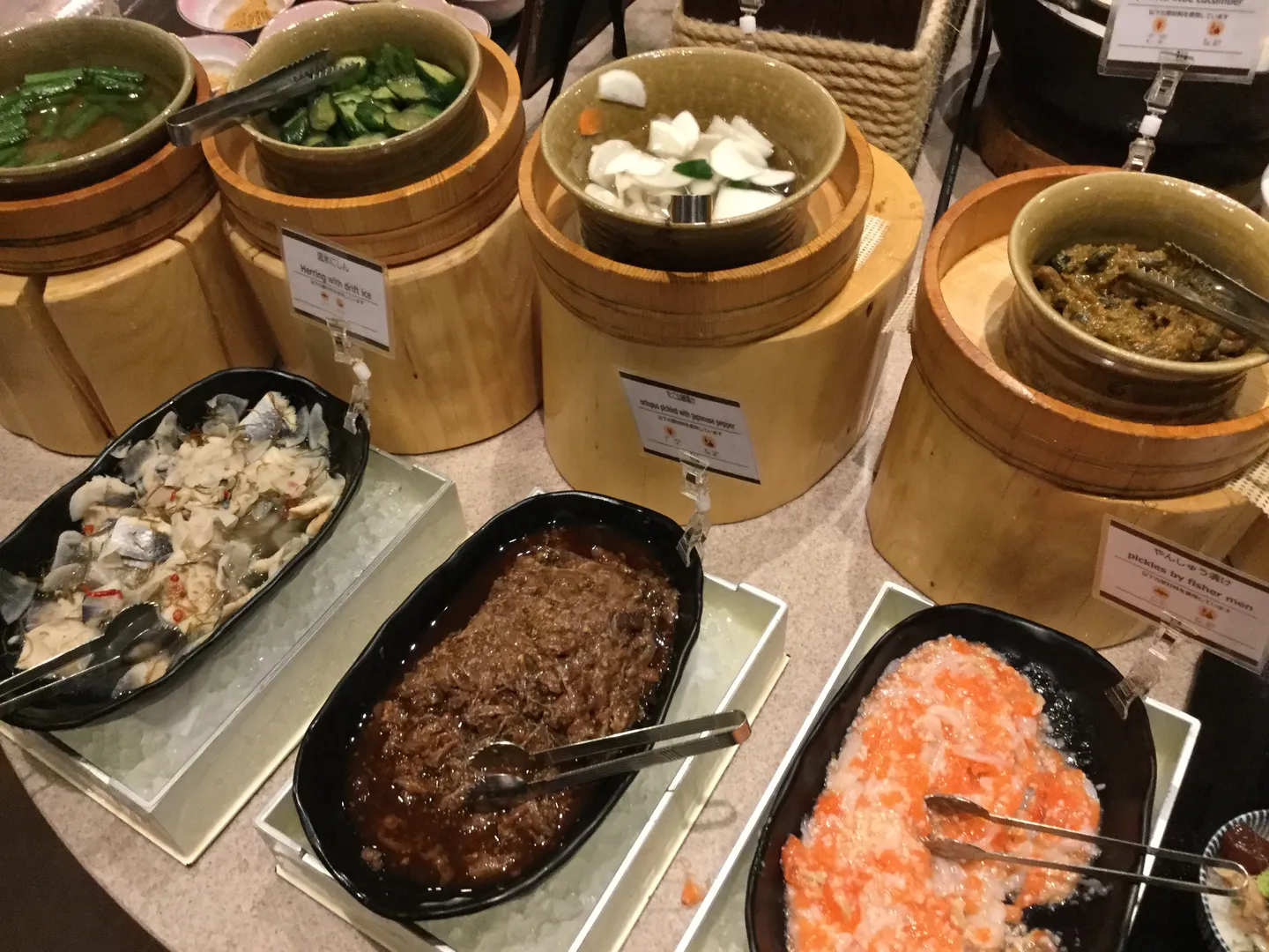 Les fruits de mer et les oeufs de saumon ont servi dans le cadre d'un repas à Shiretoko.