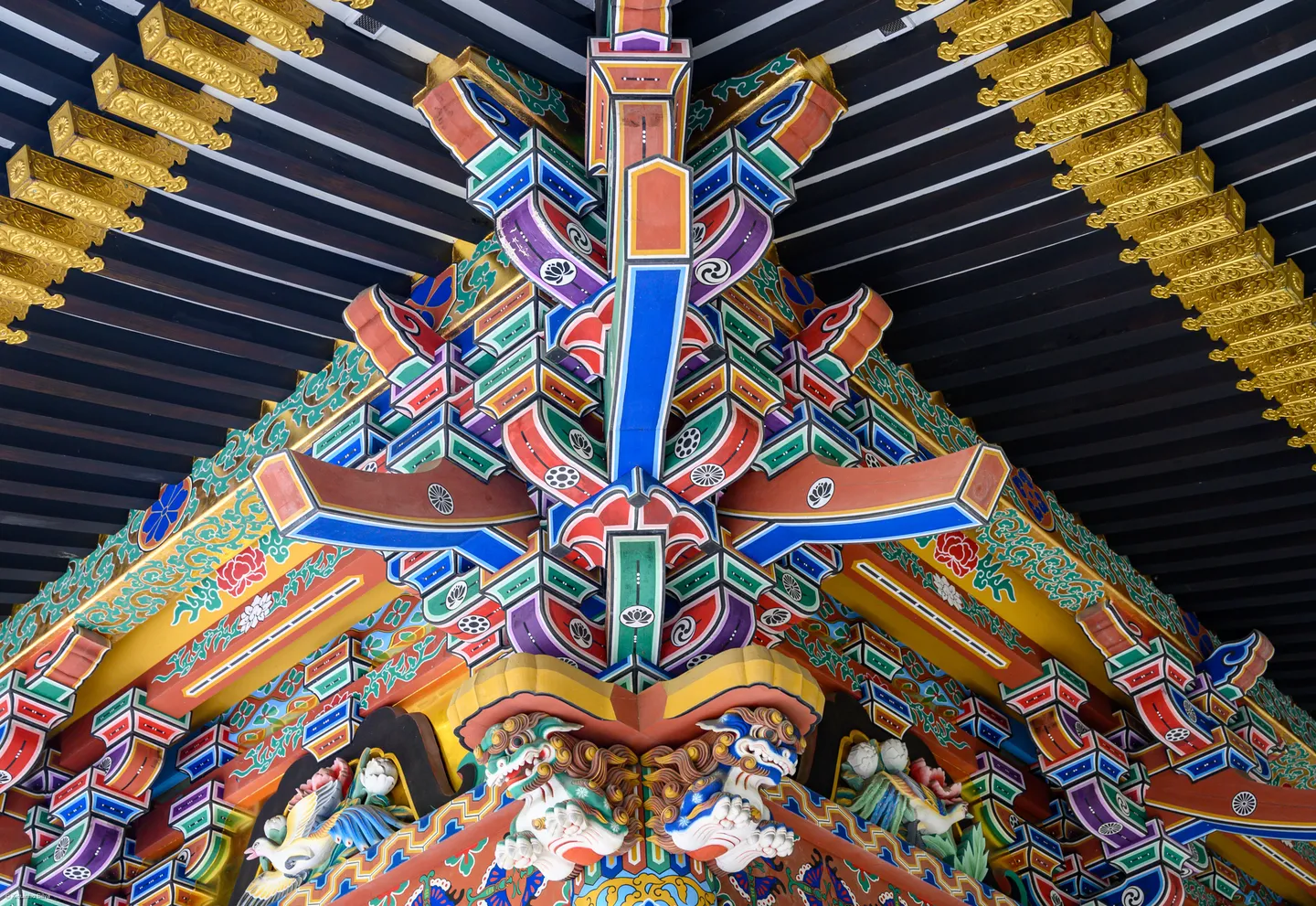 Décoration architecturale colorée à Zuihoden à Sendai.