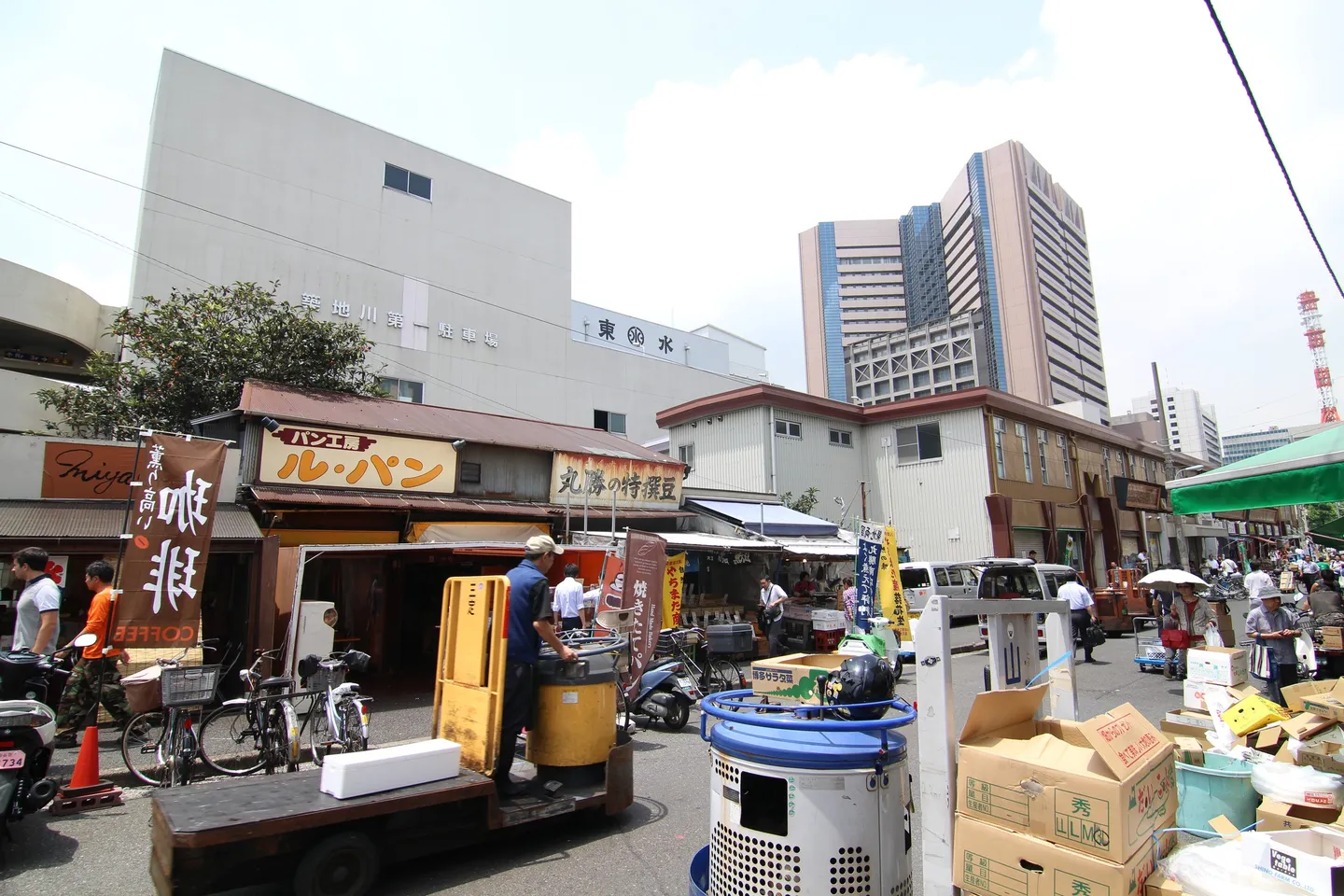 Shops along Tsukiji Outer Market in Tokyo.