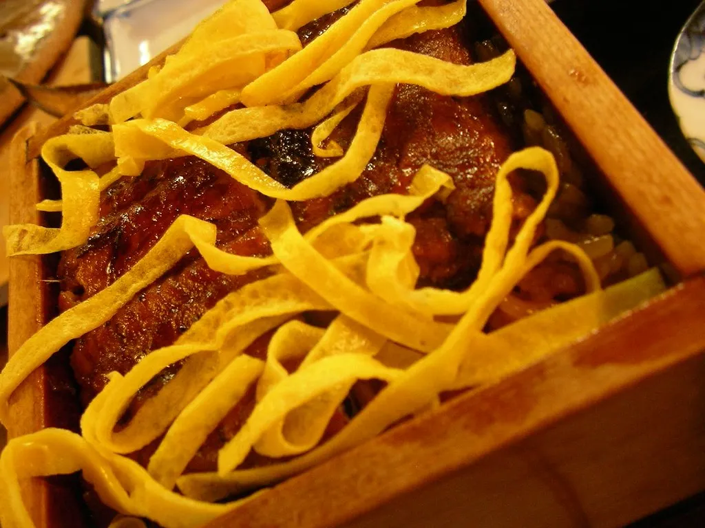 Unagi seiro-mushi, anguilla con riso al vapore, fotografata a Yanagawa.