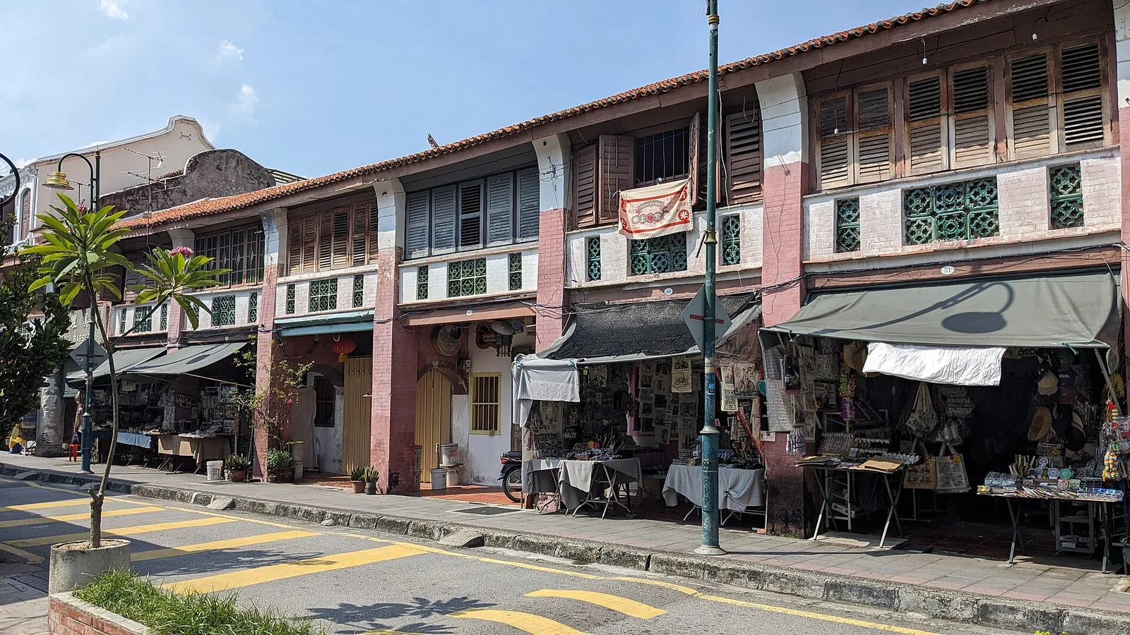 Historiske butikshuse langs Armenian Street i George Town