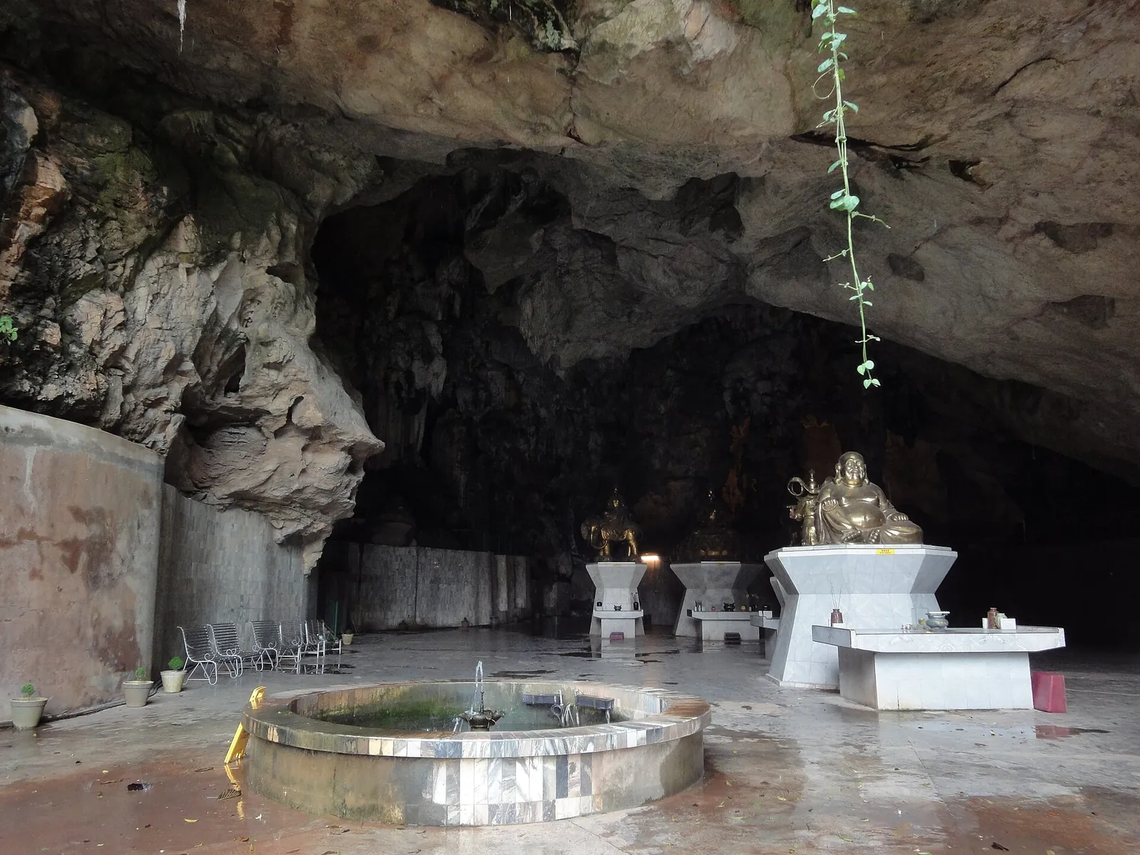 Shrines inside the limestone cave at Kek Lok Tong in Ipoh