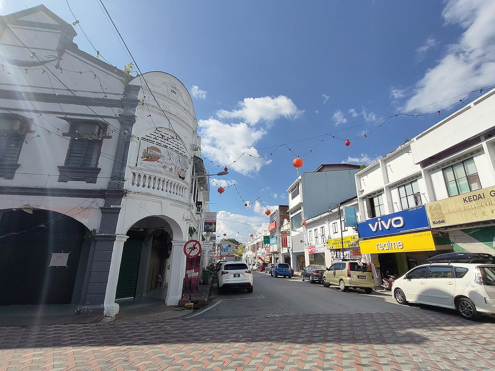 White corner shophouse and surrounding streets in the old town of Kuala Lipis