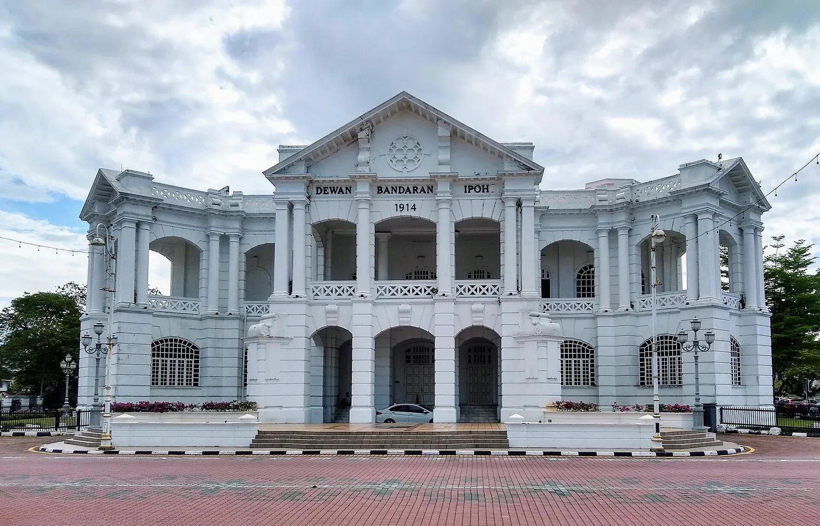 White facade of Ipoh Town Hall