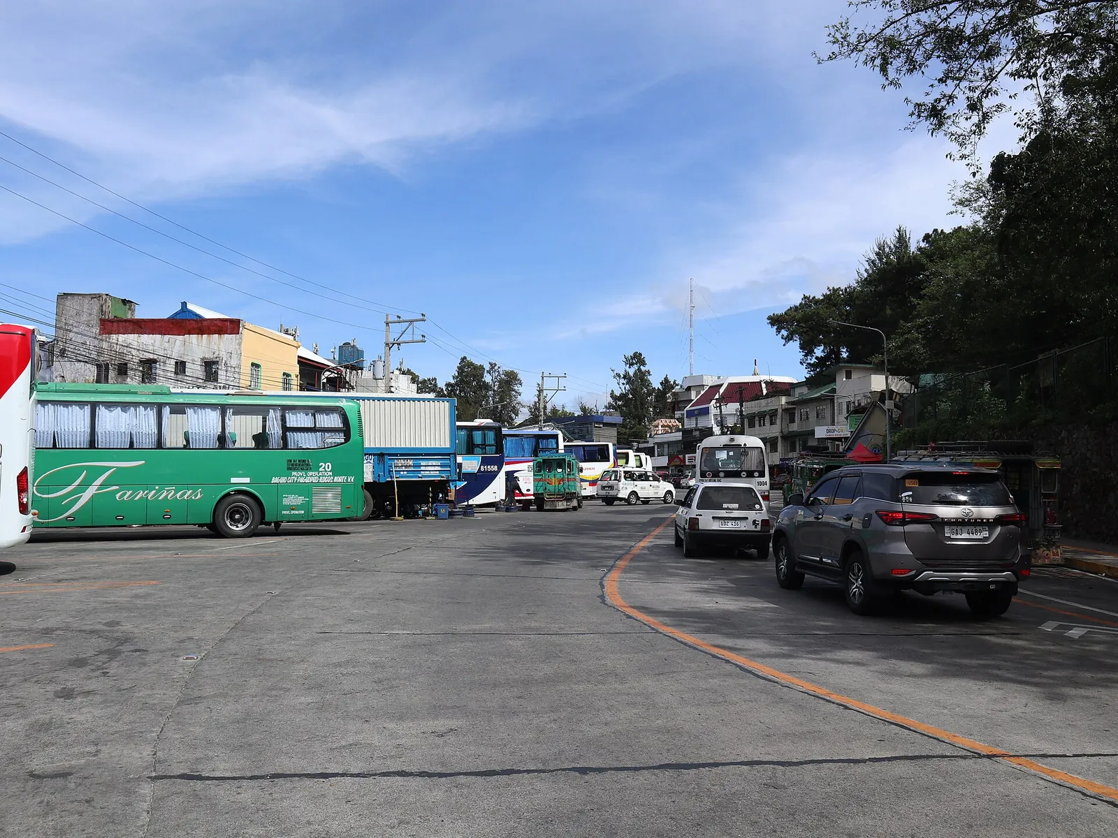 Buses and vehicles on Governor Pack Road in Baguio