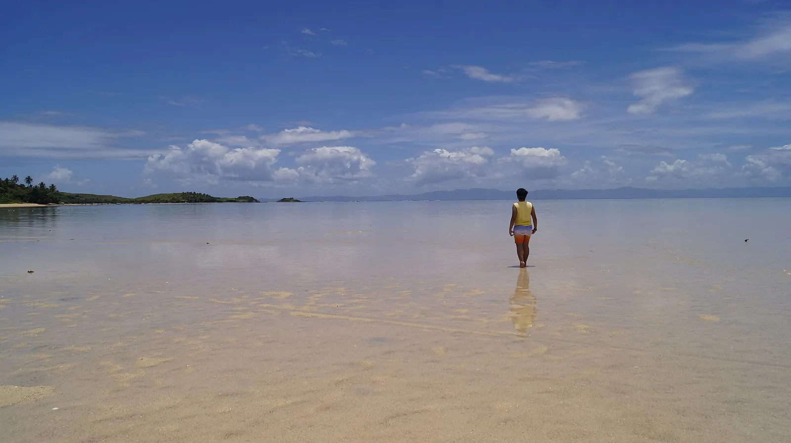 Manlawi sandbar at low tide