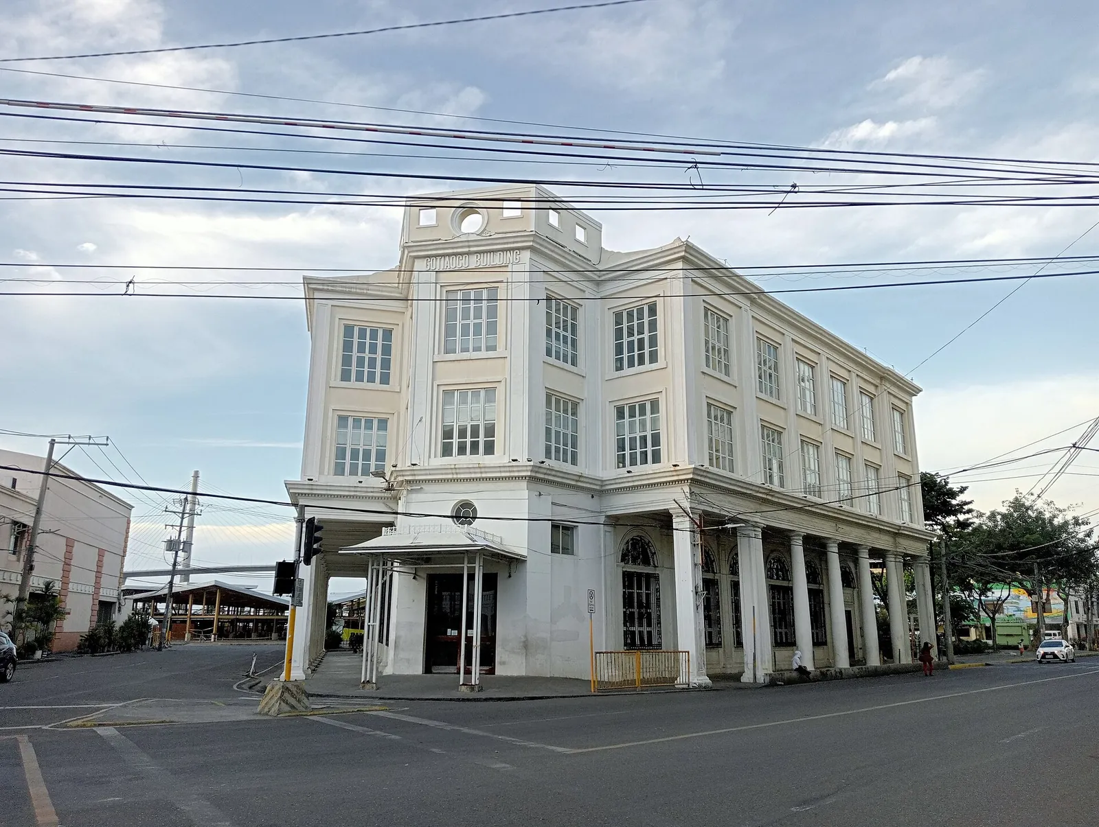 Pale heritage building housing the Sugbu Chinese Heritage Museum beside a Cebu City street