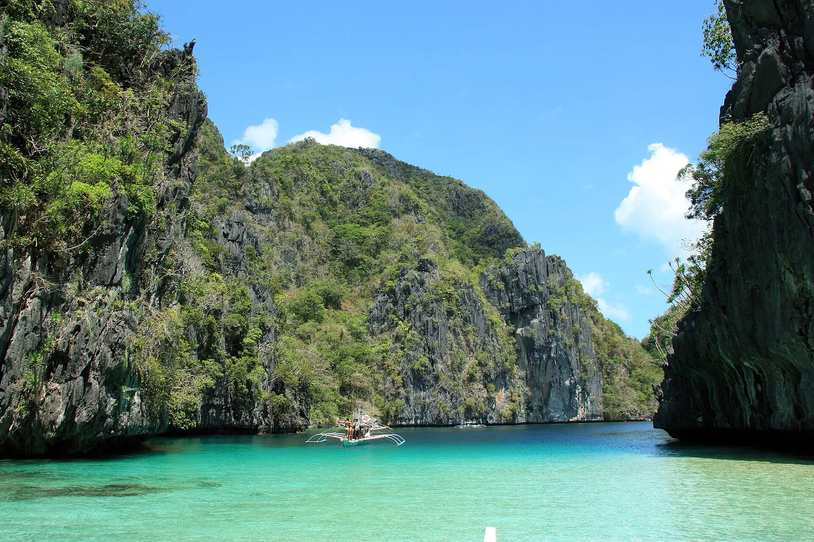 Turquoise water beneath limestone cliffs at Big Lagoon in El Nido