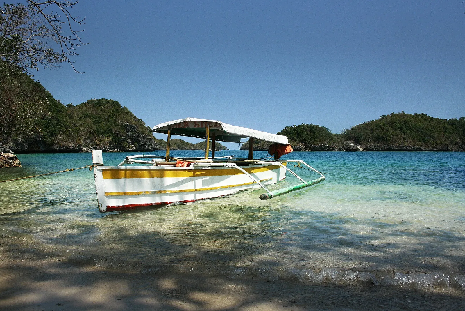 Outrigger in the Hundred Islands