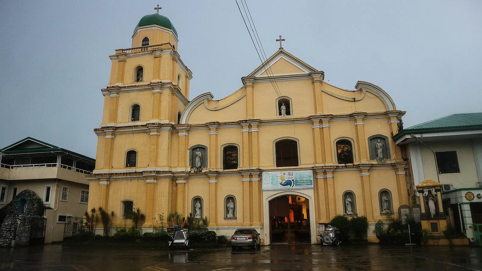 Alaminos parish church