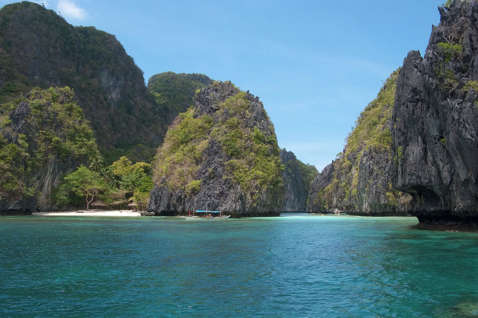 Limestone island and clear water in Bacuit Bay, El Nido