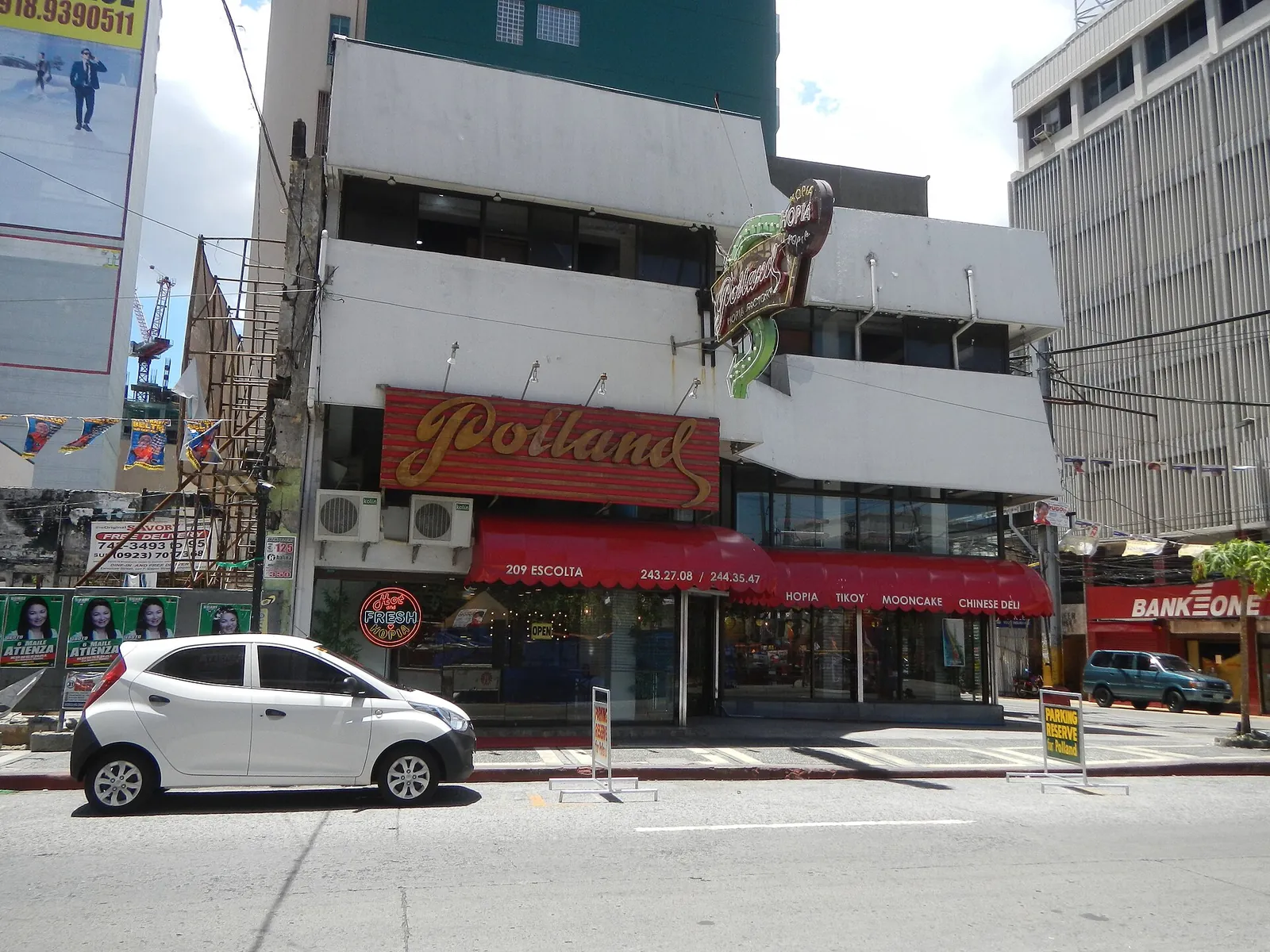Escolta Street corner Tomas Pinpin Street in Manila