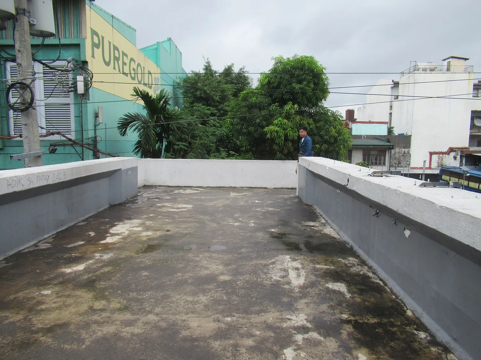 Pedestrian and bicycle bridge at the Sampaloc–Santa Mesa boundary in Manila