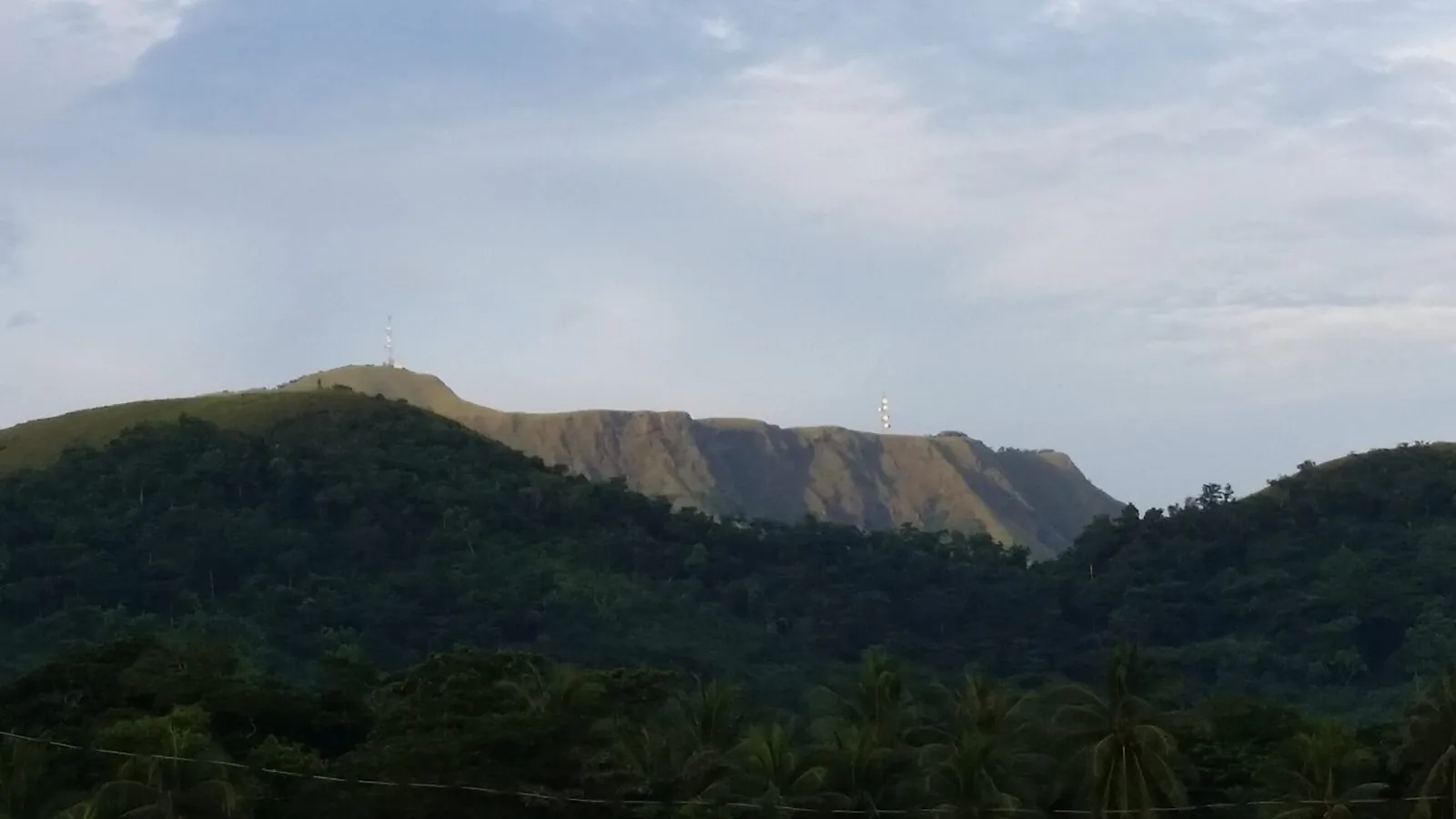 Coron island hills photographed by a Commons contributor documenting cell towers in 2016