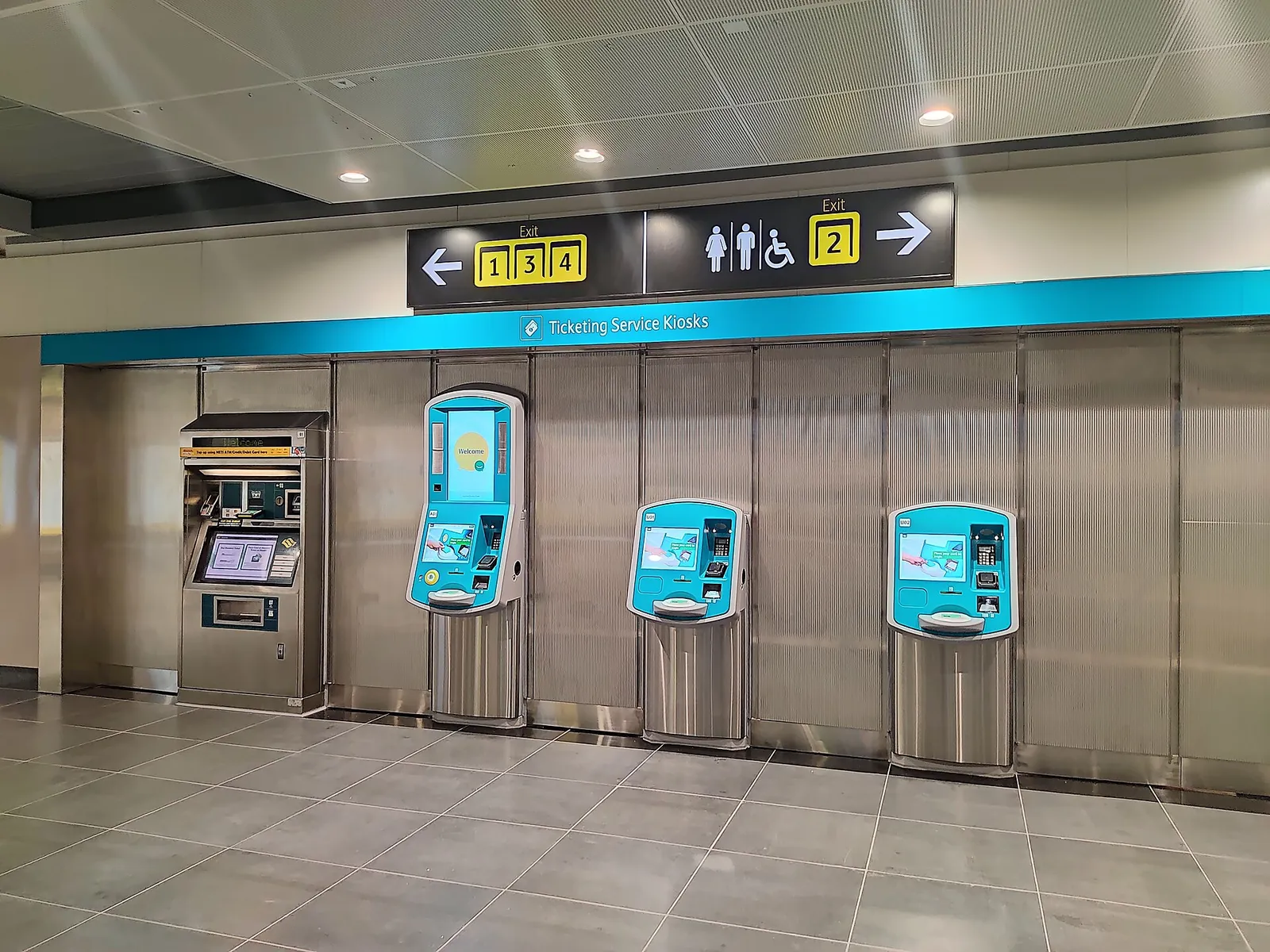 Billet- og optankningsautomater på Bright Hill MRT-station i Singapore