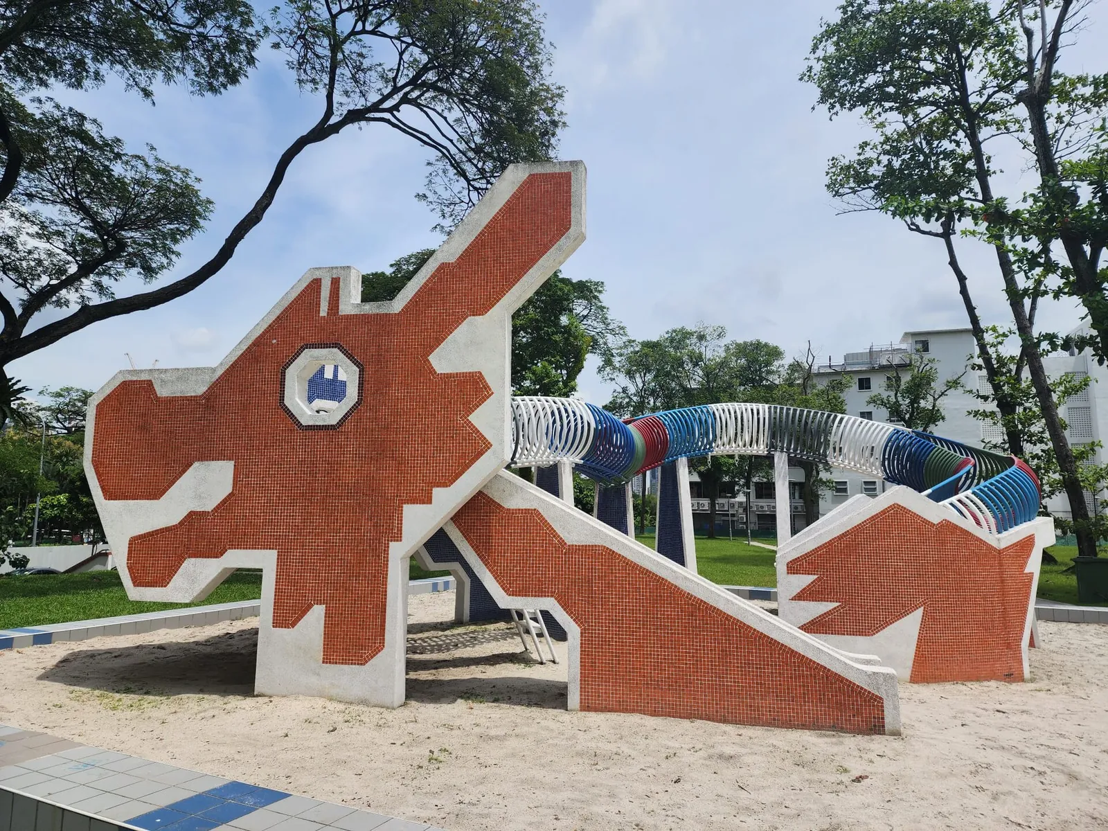 Die drachenförmige Spielplatzstruktur in Toa Payoh in Singapur