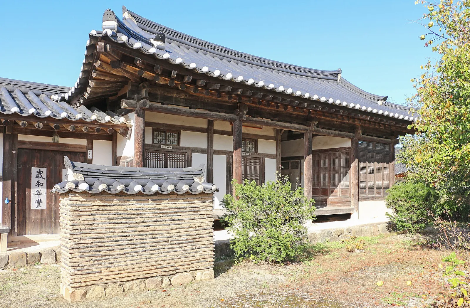 A tile-roofed hanok house with a wooden veranda in Hahoe Village