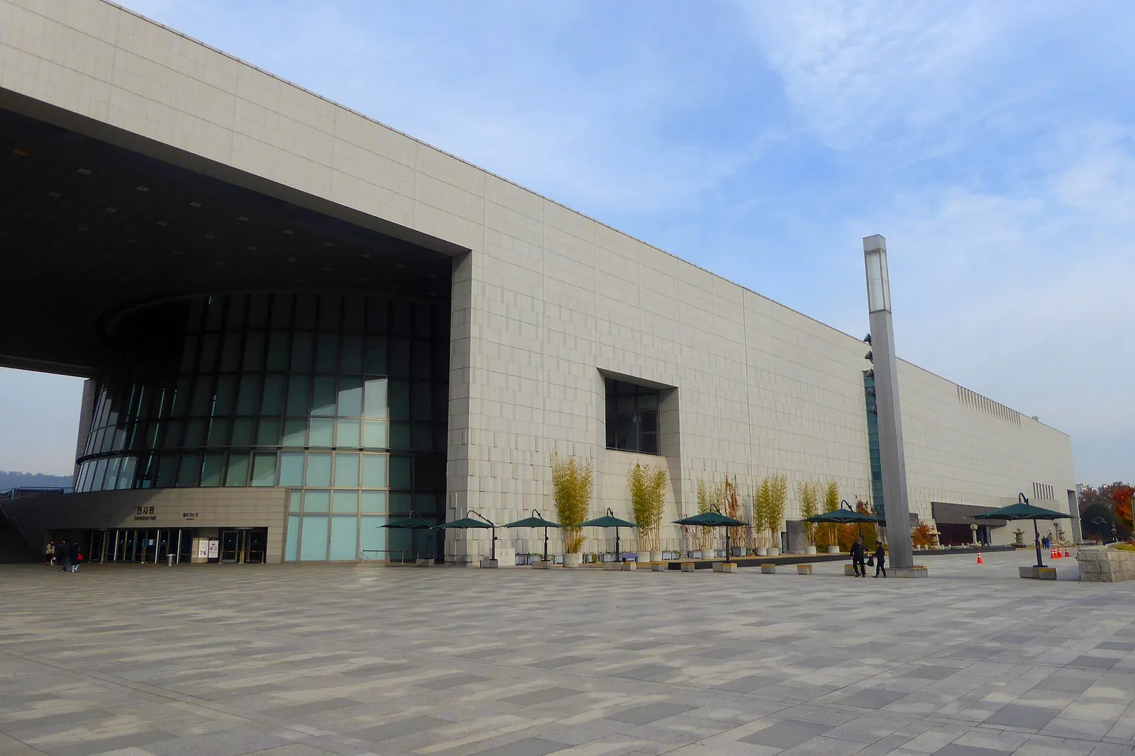 The long stone exterior of the National Museum of Korea under a blue sky
