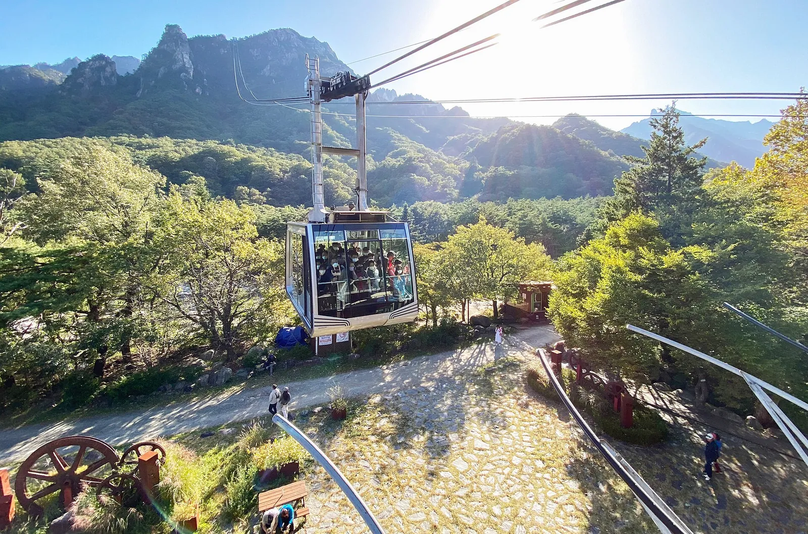 A Seorak Cable Car cabin at a station platform, with Seoraksan's rocky peaks behind