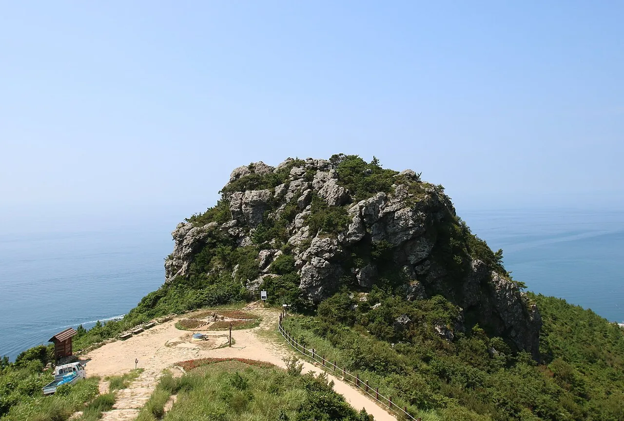 A path leading to the rocky outcrop of Beombawi on Cheongsando, with the sea behind