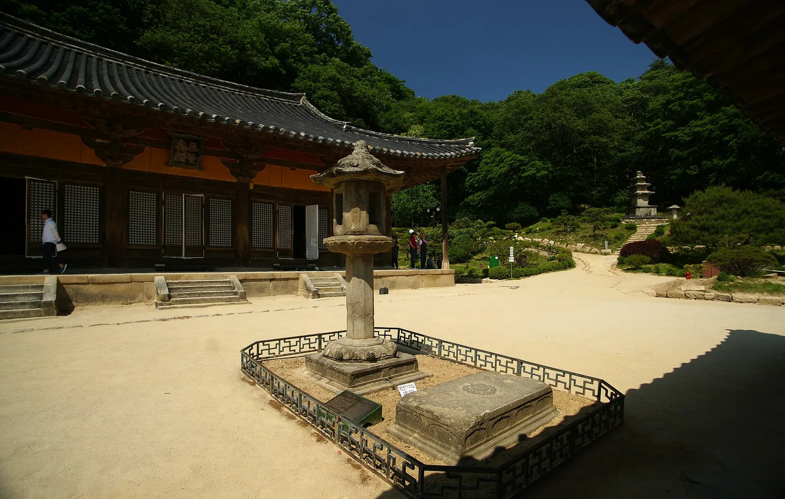 Stone lantern on a raised base in the courtyard in front of Muryangsujeon Hall at Buseoksa Temple