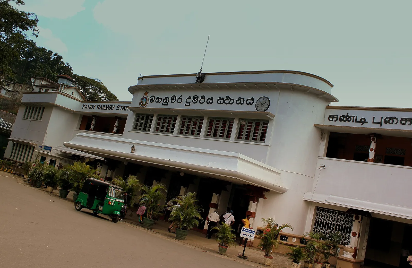 Kandy jernbanestations hvide bygning