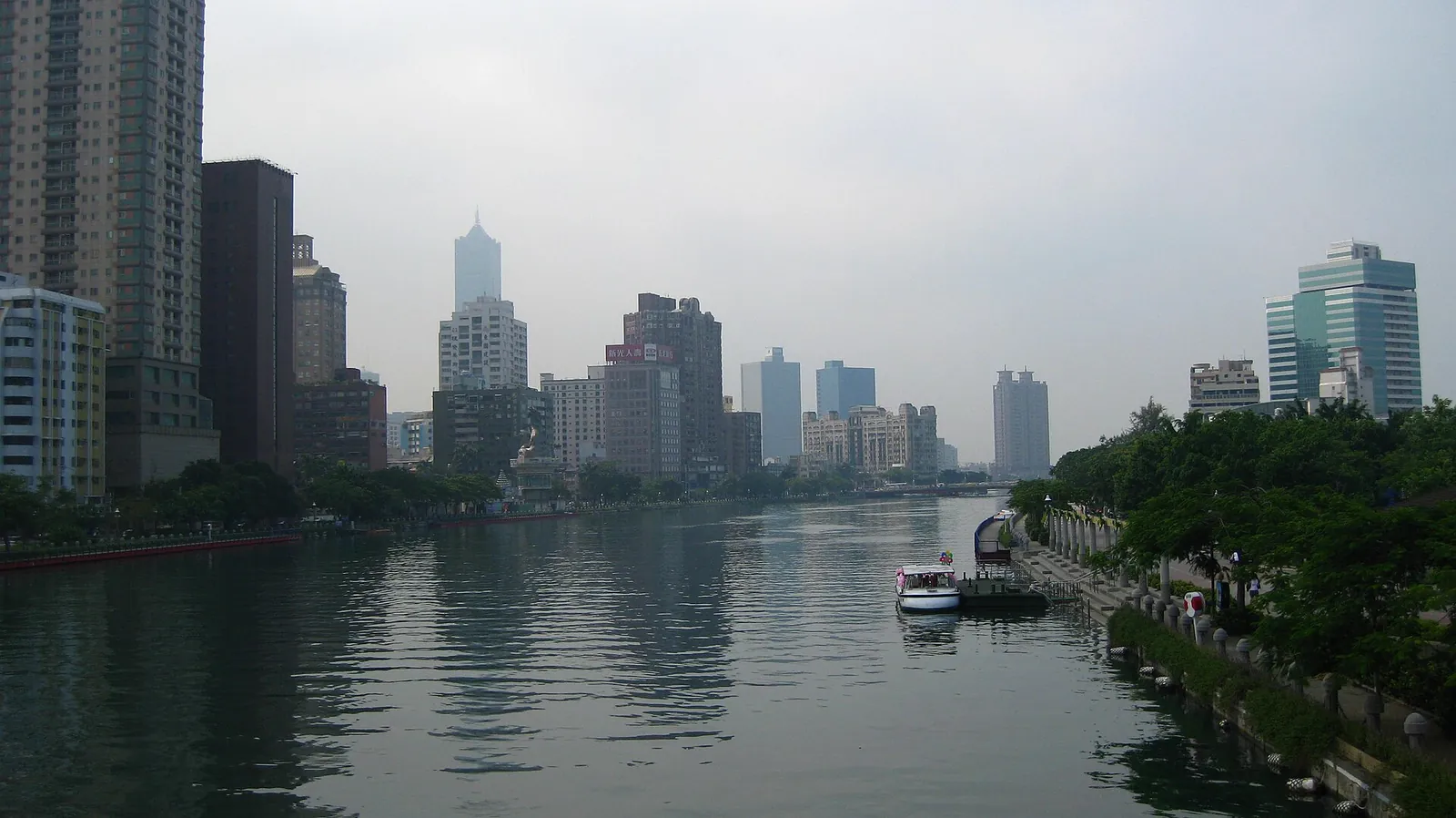 Love River a silueta centra Kaohsiung