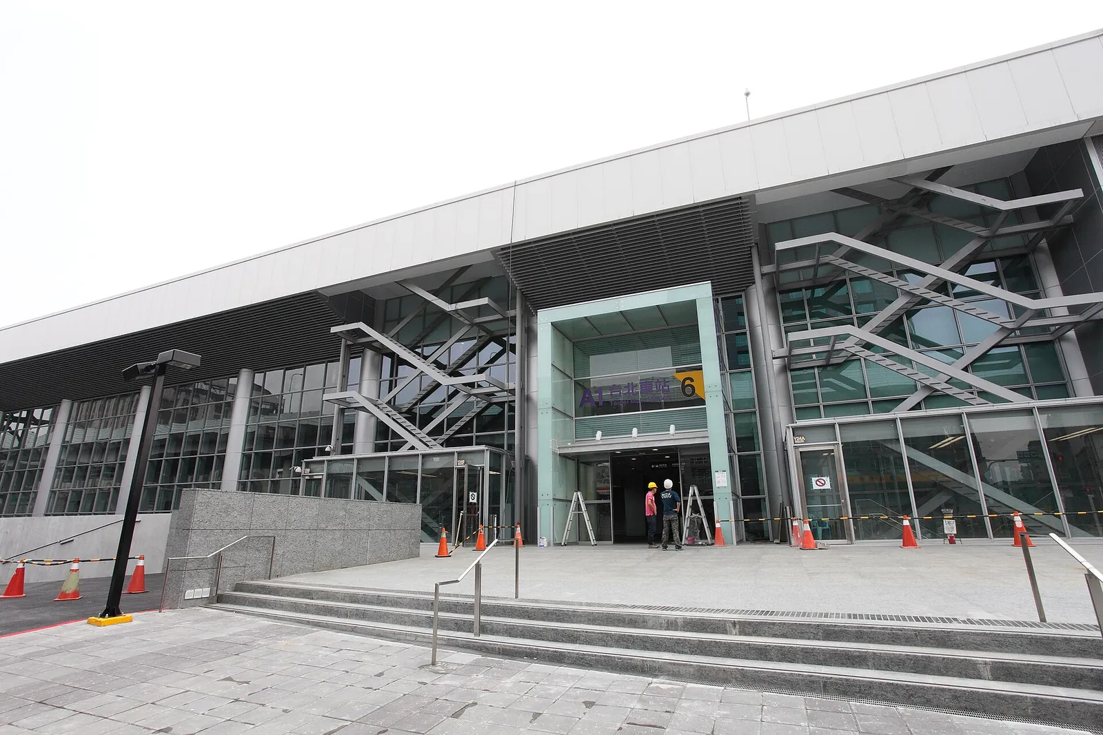 Entrance to the airport railway at Taipei Main Station